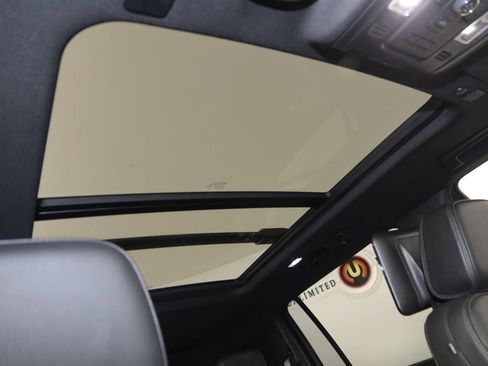 Used 2023 GMC Yukon XL Denali w/ Advanced Technology Package image 11