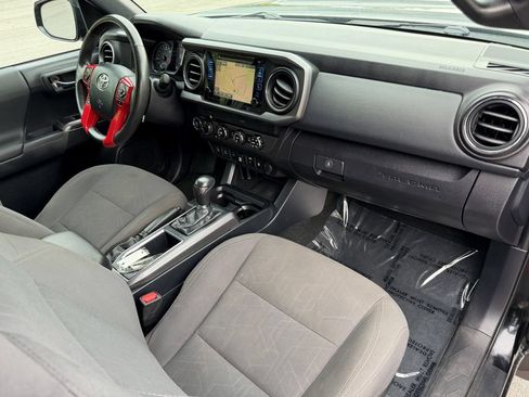 Used 2019 Toyota Tacoma TRD Sport w/ Technology Package AWD/4WD image 7
