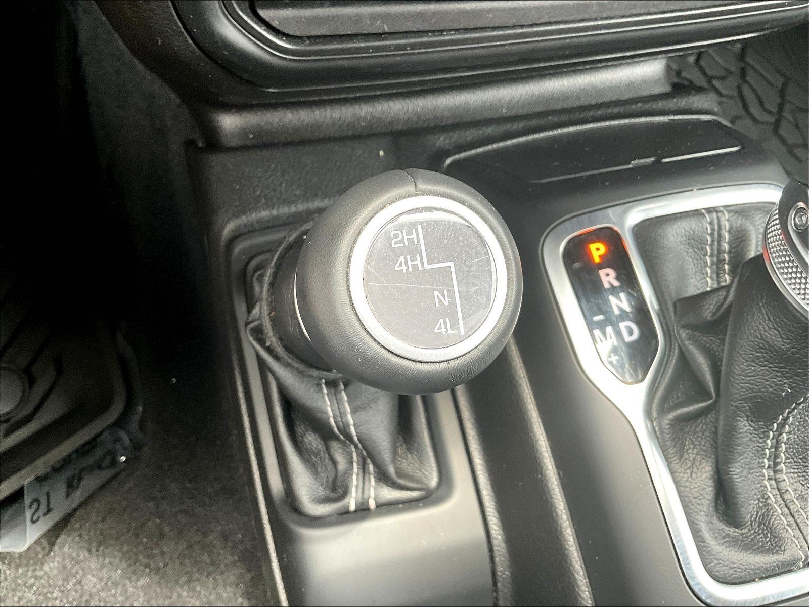 Used 2023 Jeep Gladiator Overland w/ Cold Weather Group AWD/4WD image 39
