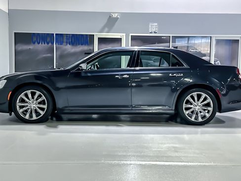 Used 2018 Chrysler 300 Limited w/ Safetytec Plus Group RWD image 2