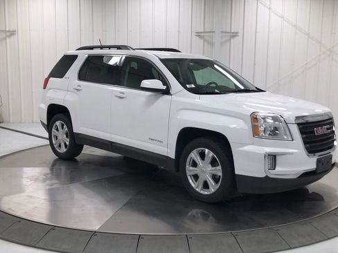 Used 2017 GMC Terrain SLE w/ Convenience Package image 2