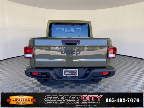 New 2025 Jeep Gladiator Sport image 6