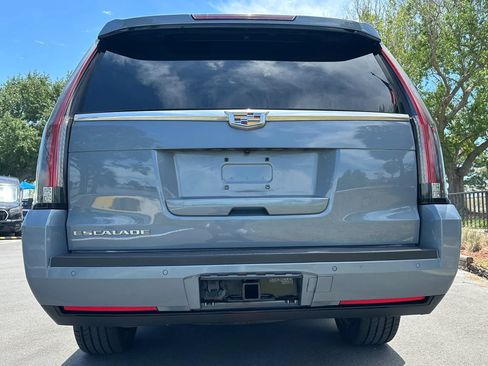 Used 2016 Cadillac Escalade ESV Luxury AWD/4WD image 8