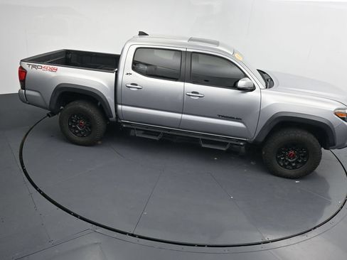 Used 2019 Toyota Tacoma TRD Off-Road AWD/4WD image 31