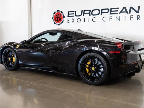 Used 2017 Ferrari 488 GTB image 13