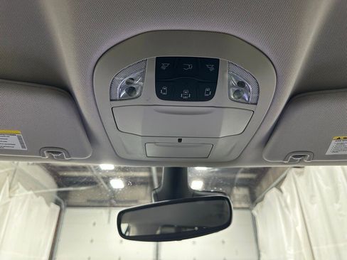 Used 2023 Chrysler Pacifica Touring-L image 38