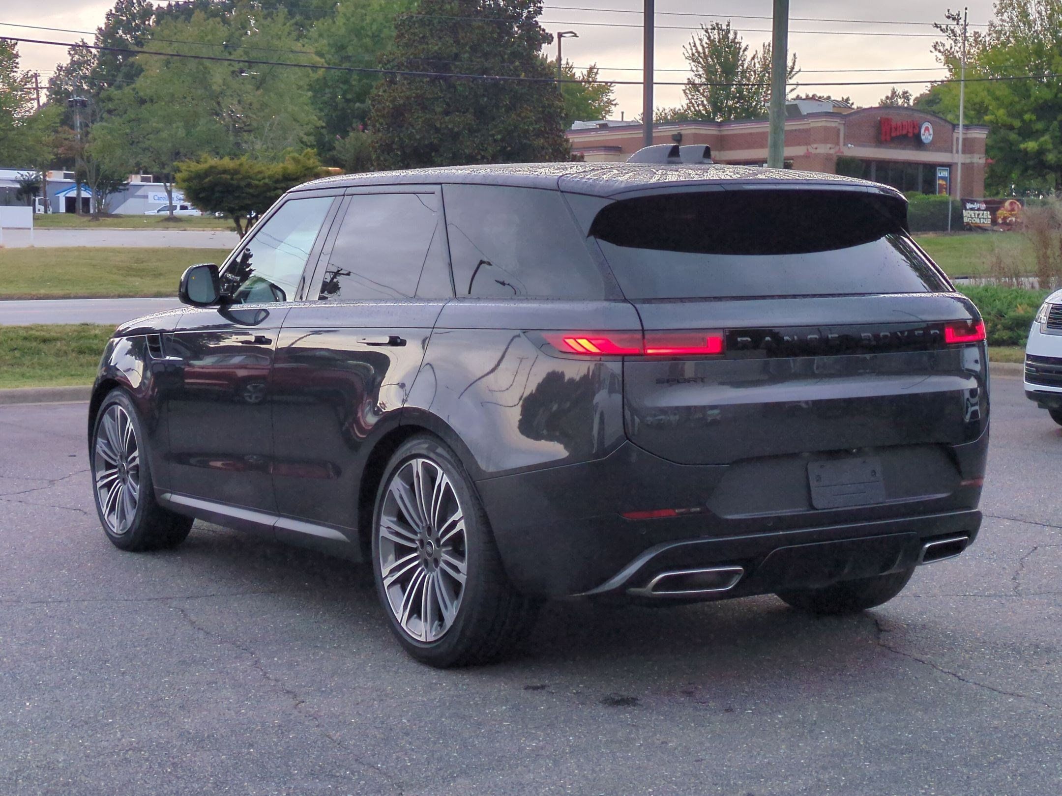 Used 2024 Land Rover Range Rover Sport SE AWD/4WD image 5
