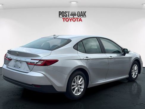 Used 2025 Toyota Camry LE image 7