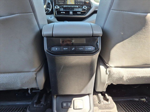 Used 2020 Toyota Highlander Limited AWD/4WD image 16