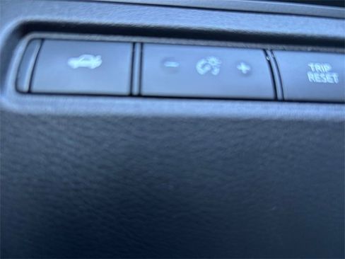 Used 2024 Nissan Altima 2.5 SV image 17