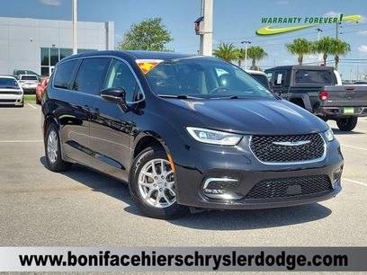 Used 2024 Chrysler Pacifica Touring-L