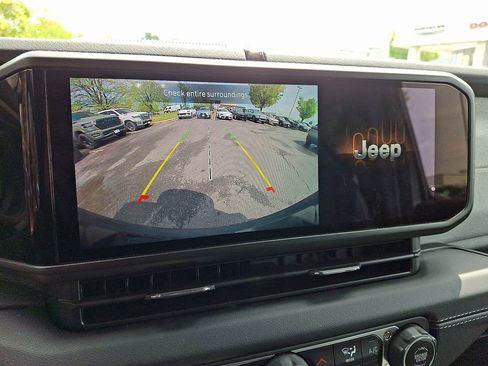 Used 2024 Jeep Wrangler Unlimited Sahara image 15