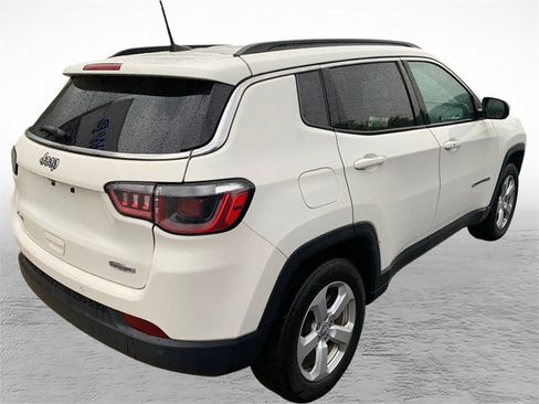Used 2018 Jeep Compass Latitude w/ Popular Equipment Group AWD/4WD image 2