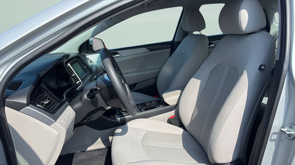 Used 2018 Hyundai Sonata SE w/ Cargo Package FWD image 10
