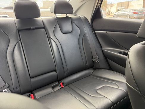 Used 2025 Hyundai Elantra Limited image 38