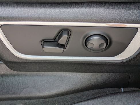 Used 2022 RAM 1500 Laramie AWD/4WD image 17