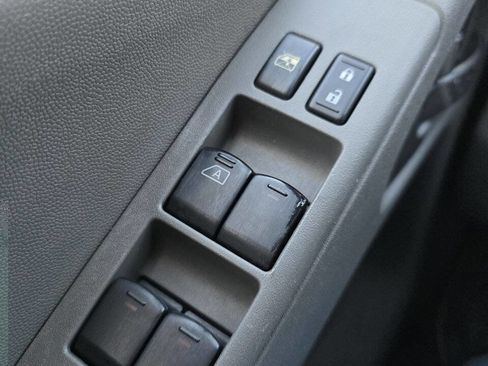 Used 2016 Nissan Frontier SV image 16