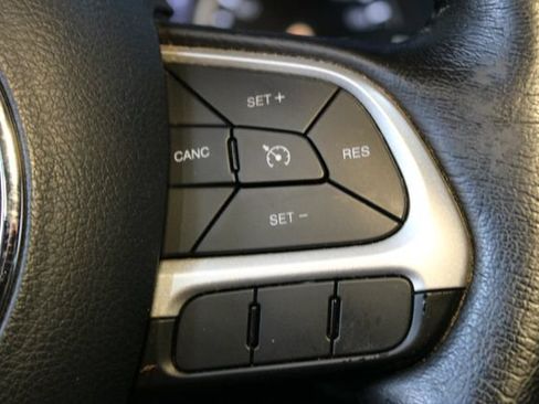 Used 2018 Jeep Renegade Latitude w/ Cold Weather Group AWD/4WD image 20