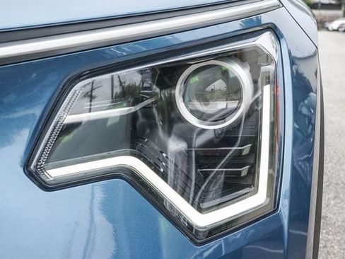 Certified 2025 Kia Niro EX FWD image 6