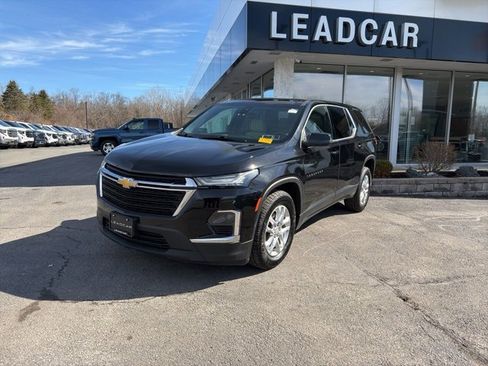 Used 2022 Chevrolet Traverse LS image 1