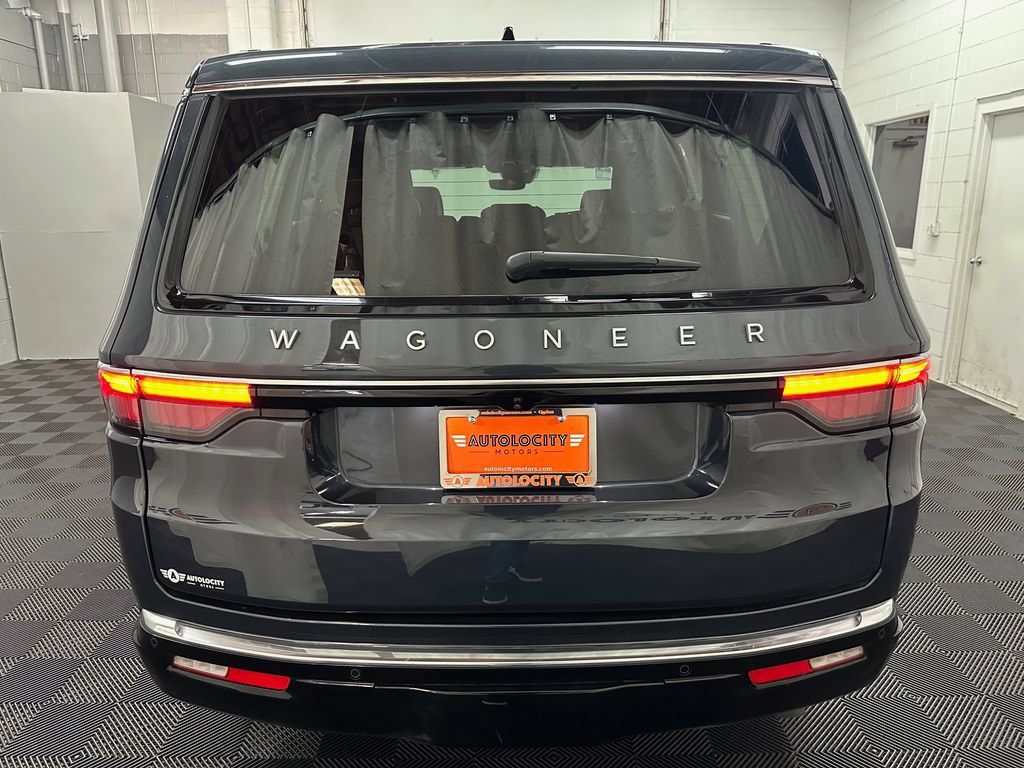 Used 2025 Jeep Wagoneer 4WD w/ Premium Group I image 8