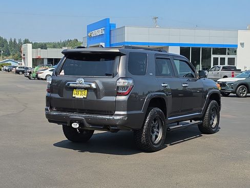 Used 2013 Toyota 4Runner SR5 AWD/4WD image 5
