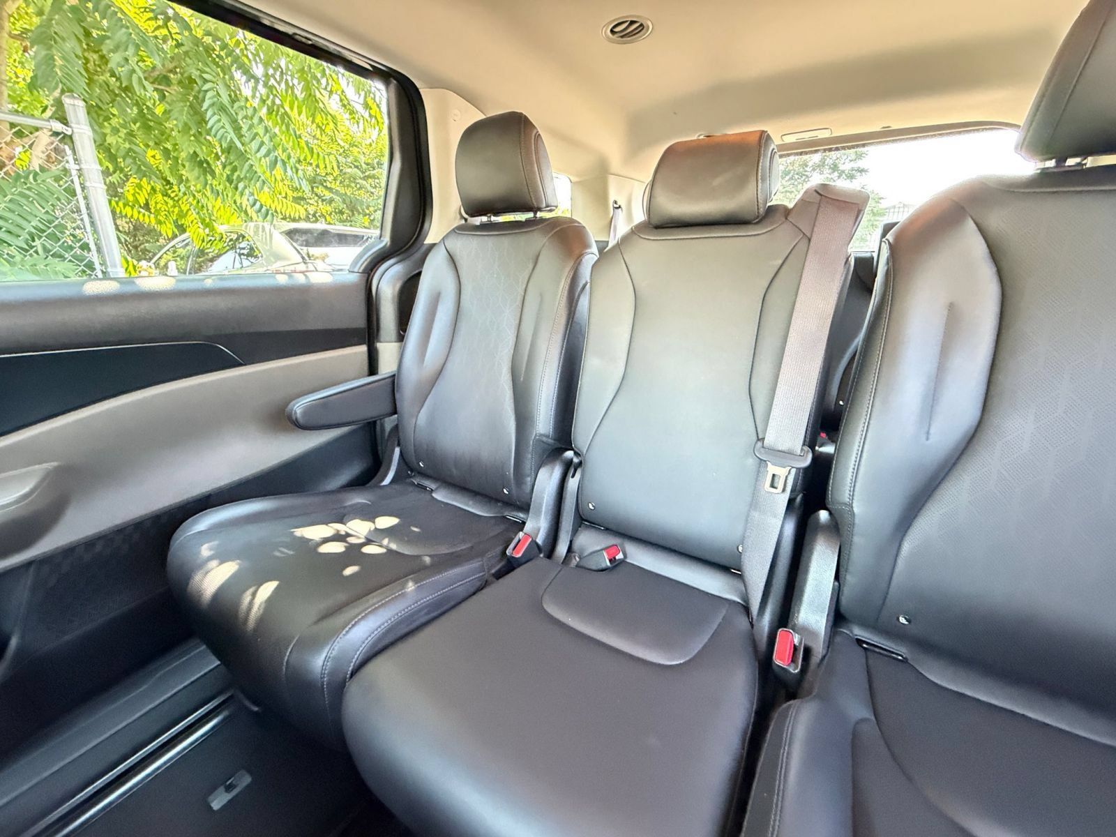 Used 2026 Kia Carnival FWD image 38