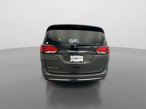 Used 2019 Chrysler Pacifica Touring-L FWD image 4