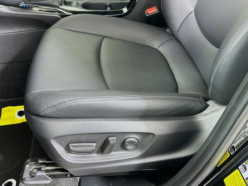 Certified 2025 Toyota Corolla Cross XLE w/ Convenience Package FWD image 19