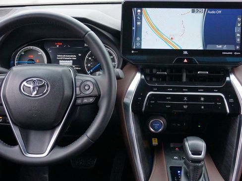 Used 2021 Toyota Venza Limited image 28