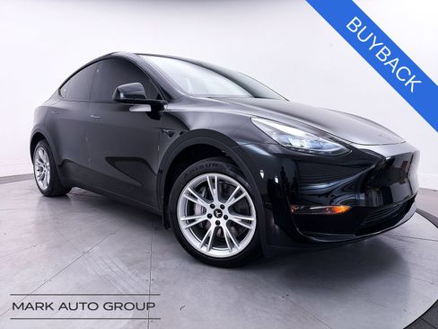 Used 2024 Tesla Model Y Long Range AWD/4WD image 1