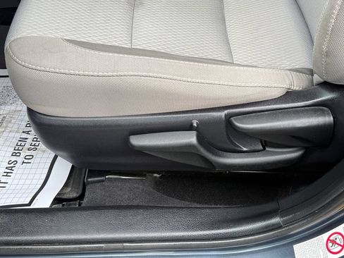 Used 2018 Toyota Corolla LE FWD image 33