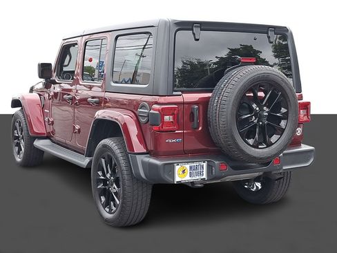 Used 2021 Jeep Wrangler Unlimited Sahara w/ Cold Weather Group AWD/4WD image 4