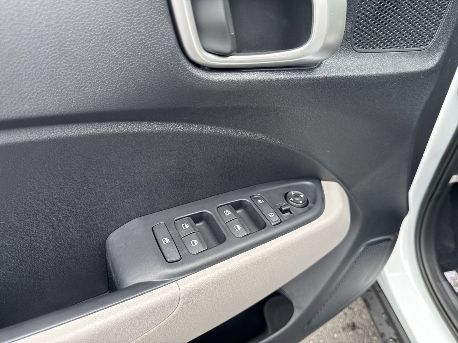 Used 2026 Hyundai Venue SEL FWD image 16
