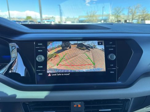 Certified 2022 Volkswagen Taos SE image 21