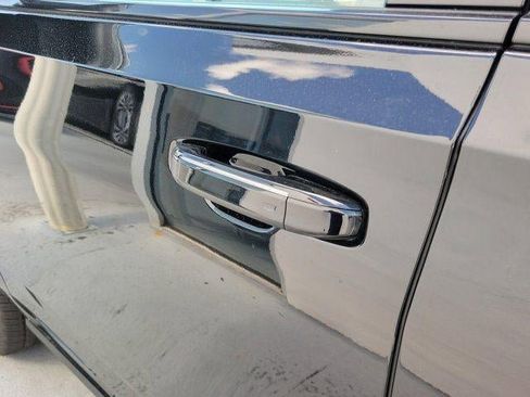 Used 2021 Cadillac Escalade ESV Sport Platinum image 9