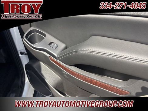 Used 2016 GMC Yukon SLT w/ HD Trailering Package AWD/4WD image 23