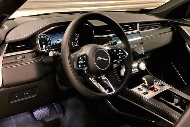 New 2026 Jaguar F-PACE R-Dynamic S AWD/4WD image 7