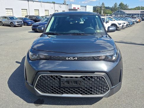 Used 2023 Kia Soul LX image 2
