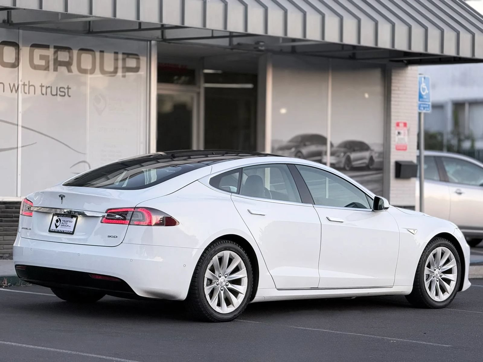 Used 2016 Tesla Model S 90D AWD/4WD image 5