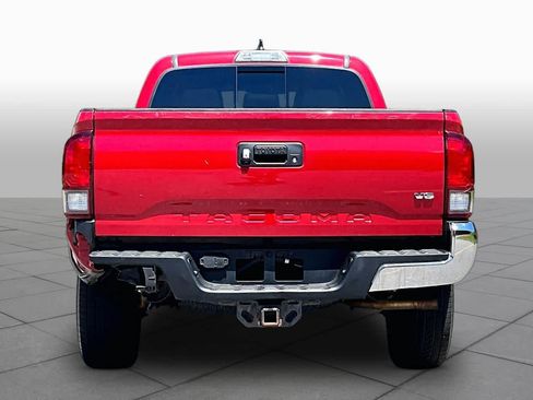 Certified 2018 Toyota Tacoma TRD Off-Road AWD/4WD image 5