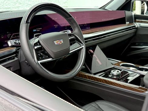 Certified 2025 Cadillac Escalade Sport Platinum w/ LPO, ONYX Package AWD/4WD image 15