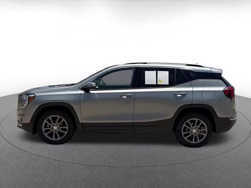 Used 2024 GMC Terrain SLT AWD/4WD image 9