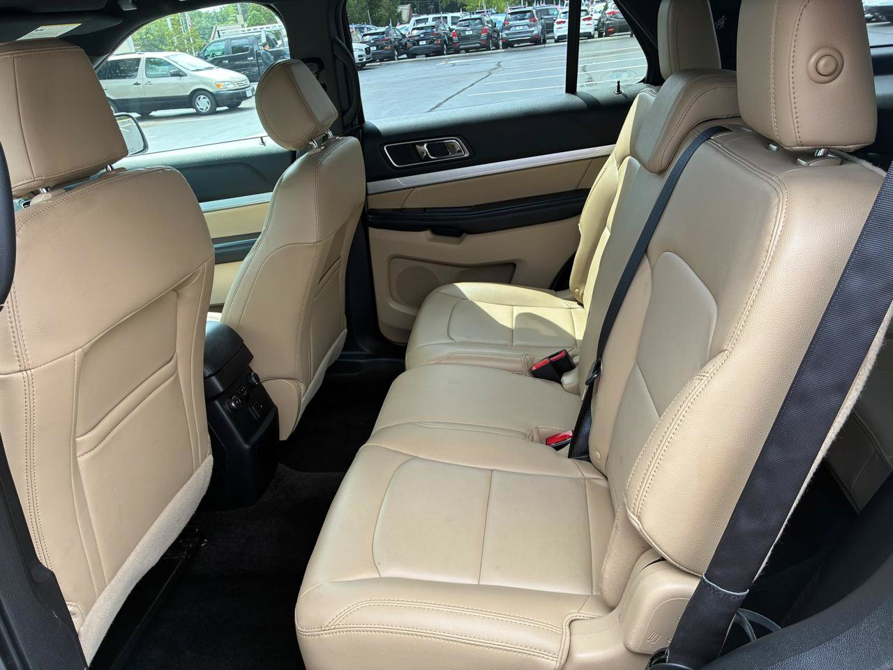 Used 2016 Ford Explorer XLT w/ Equipment Group 202A AWD/4WD image 10