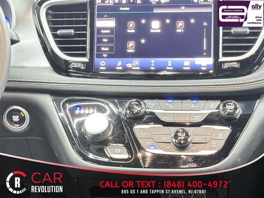 Used 2024 Chrysler Pacifica Limited FWD image 24