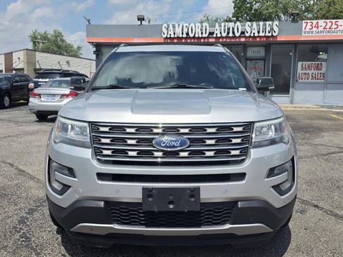 Used 2017 Ford Explorer XLT w/ Equipment Group 202A AWD/4WD image 6