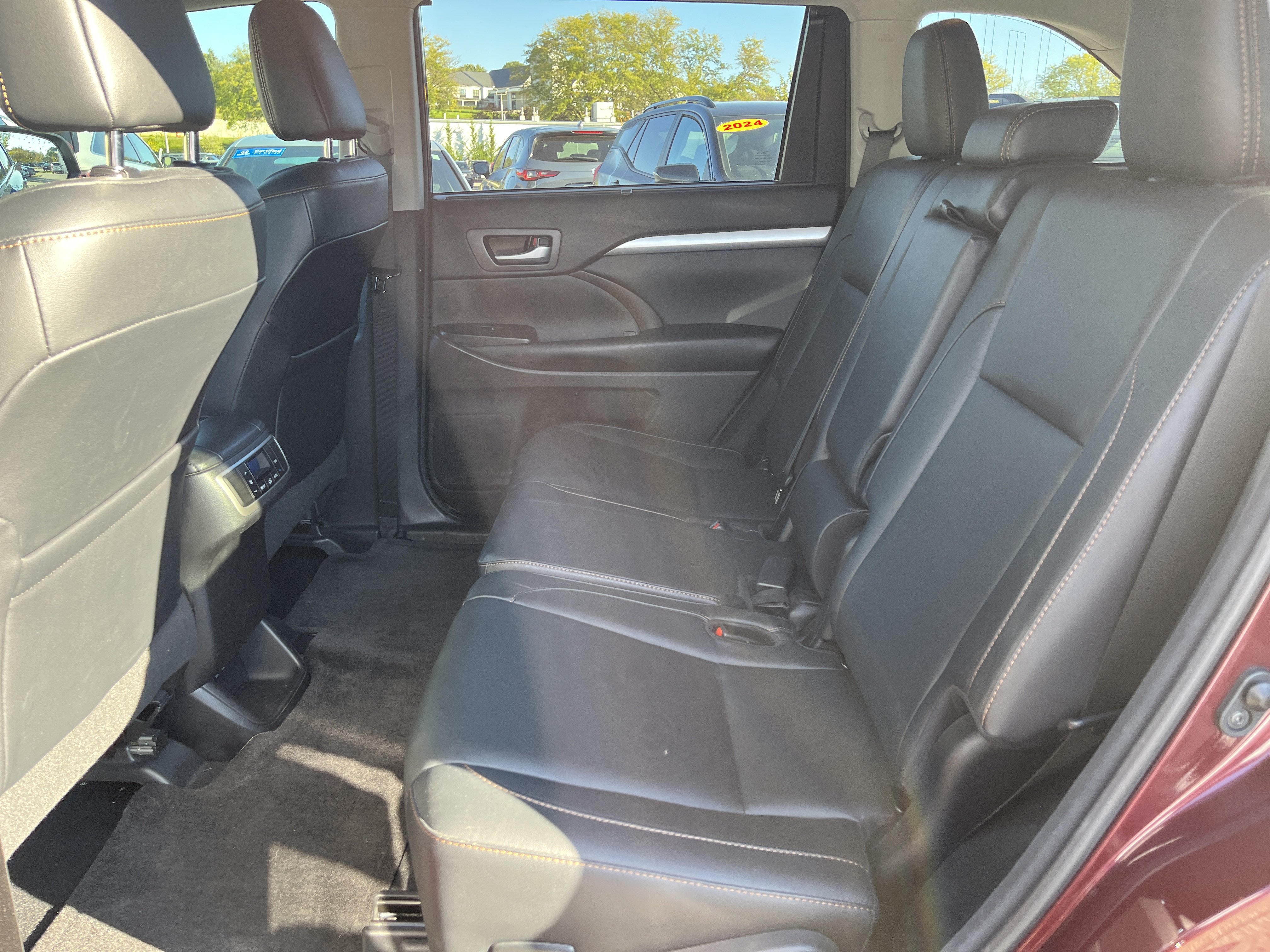 Used 2018 Toyota Highlander XLE FWD image 15