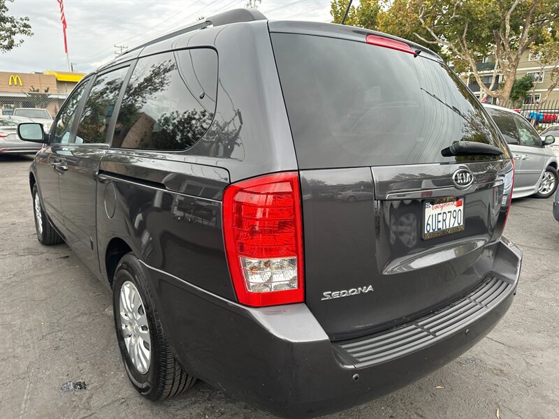 Used 2012 Kia Sedona LX FWD image 7