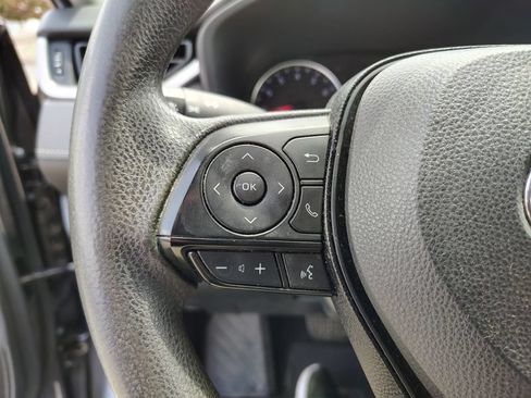 Used 2019 Toyota RAV4 LE w/ Carpet Mat Package FWD image 11