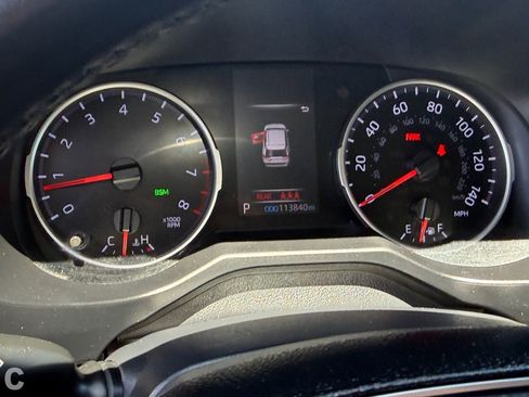 Used 2020 Toyota RAV4 XLE Premium FWD image 29